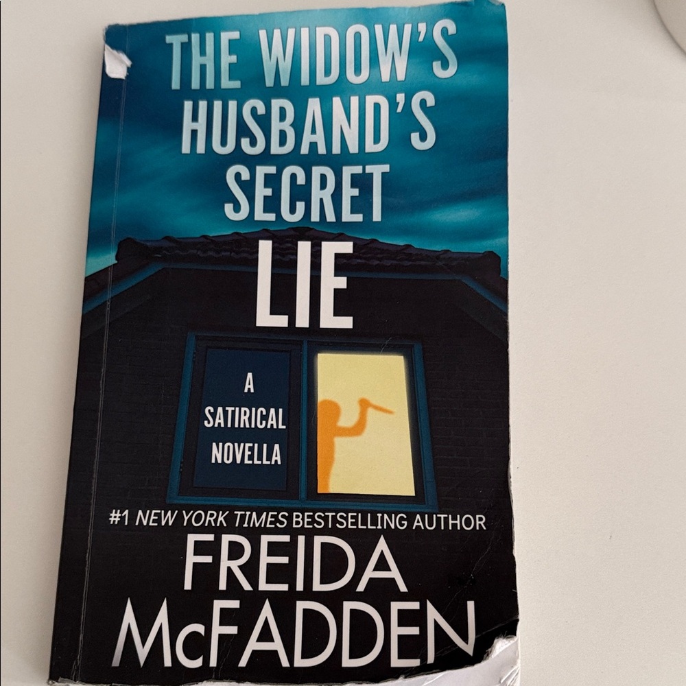 Bundle of The Coworker & the widow’s husband’s secret lie by Freida McFadden - Picture 3 of 3